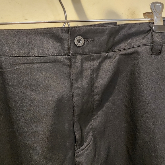 FILA Men's Black Golf Bermuda Flat Front Short Size 38 - Picture 3 of 13